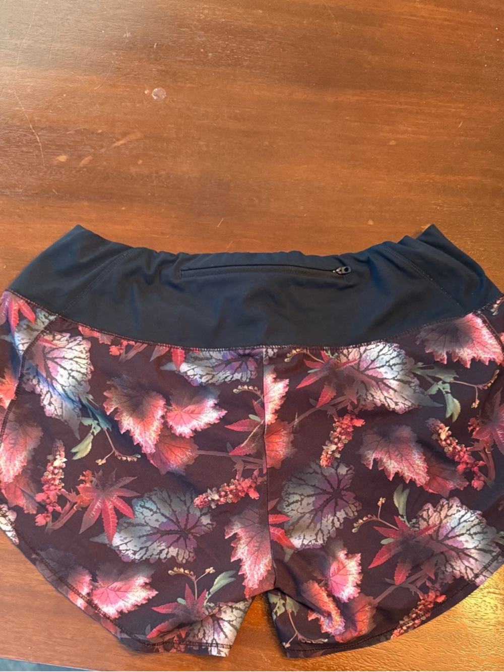 Oiselle Roga Shorts Women's Size 6 Floral Running Shorts Burgundy/Multi - Picture 2 of 3